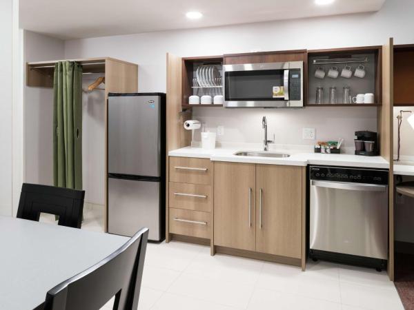 Home2 Suites By Hilton Orlando Airport : photo 3 de la chambre suite 1 chambre lit king-size - non-fumeurs