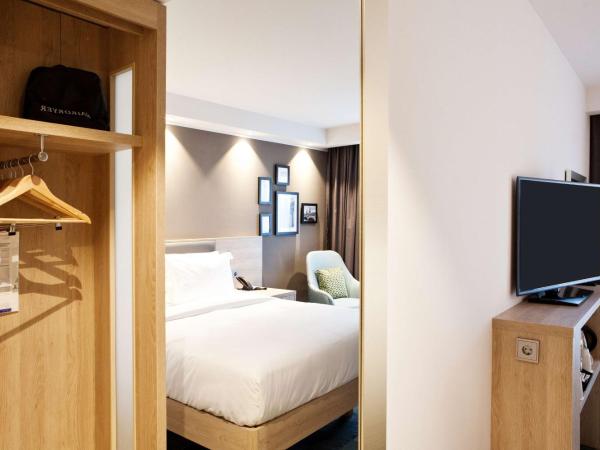 Hampton By Hilton Berlin City East Side Gallery : photo 2 de la chambre chambre lit queen-size - vue sur fleuve