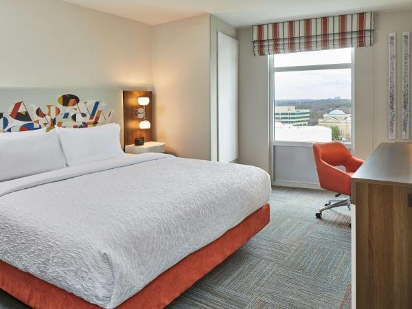 Hampton Inn & Suites Atlanta-Midtown, Ga : photo 2 de la chambre suite studio lit king-size - non-fumeurs - vue sur cour