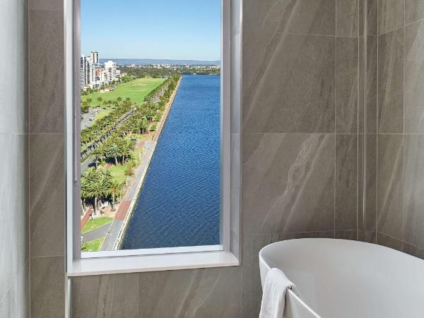 Doubletree By Hilton Perth Waterfront : photo 4 de la chambre deluxe king room with panoramic river view
