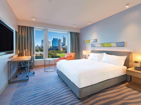 Doubletree By Hilton Perth Waterfront : photo 1 de la chambre chambre lit king-size - accessible aux personnes à mobilité réduite