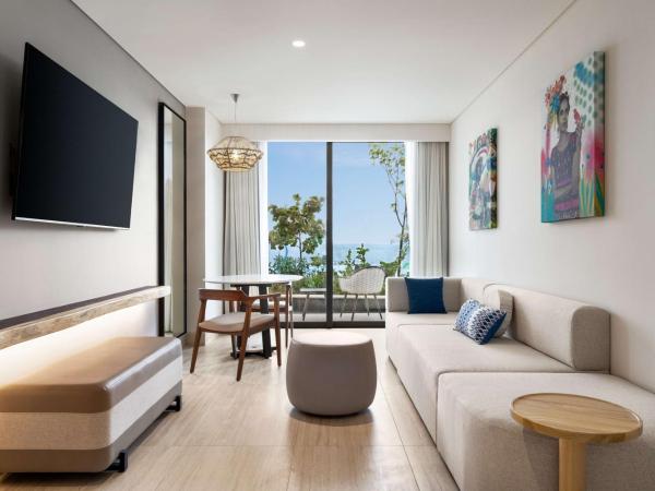 Hilton Cancun, an All-Inclusive Resort : photo 3 de la chambre suite lit king-size avec accès piscine - côté océan