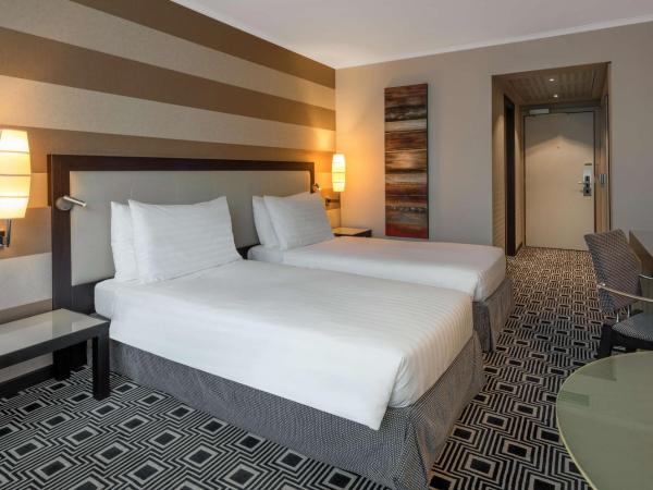 Hilton Geneva Hotel and Conference Centre : photo 2 de la chambre chambre lits jumeaux
