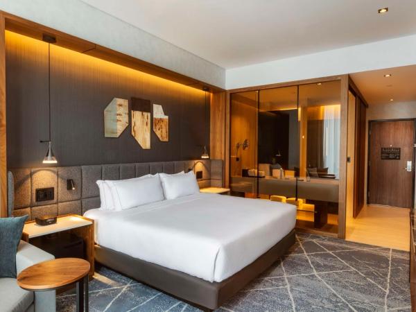 Hilton Monterrey Valle : photo 6 de la chambre chambre lit king-size deluxe