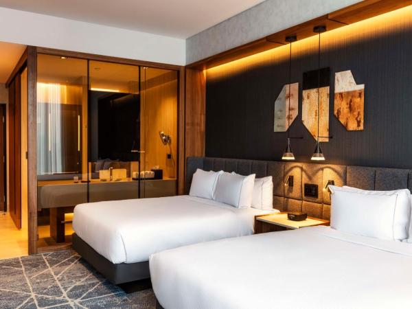 Hilton Monterrey Valle : photo 7 de la chambre chambre deluxe avec 2 lits queen-size