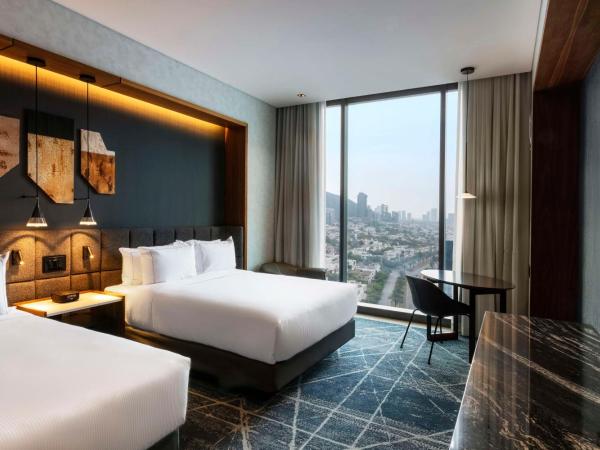 Hilton Monterrey Valle : photo 5 de la chambre chambre avec 2 lits queen-size - Étage exécutif