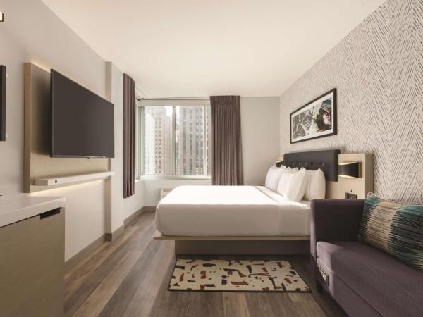 DoubleTree by Hilton New York Midtown Fifth Ave : photo 9 de la chambre suite studio lit king-size