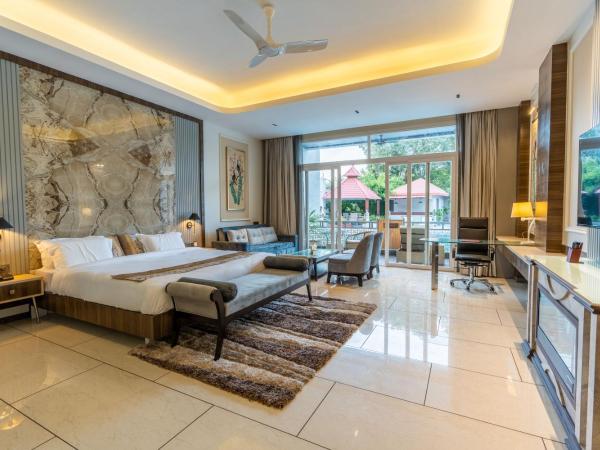 Mountain Creek Villa Udaipur : photo 2 de la chambre chambre lit king-size - vue sur montagne