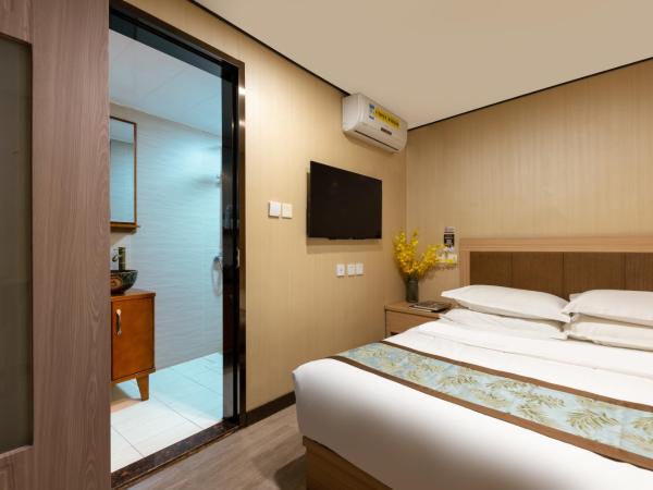 East Sacred Hotel ---Foreign Accept---Tourism Service English-speaking 丨 Near Tiananmen Forbidden City丨Very close to Metro ZhangziZhong And BeixinQiao 丨Free Advance tickets and Laundry Drying service coffee mineral water and snacks丨Ice cream : photo 1 de la chambre chambre double Économique