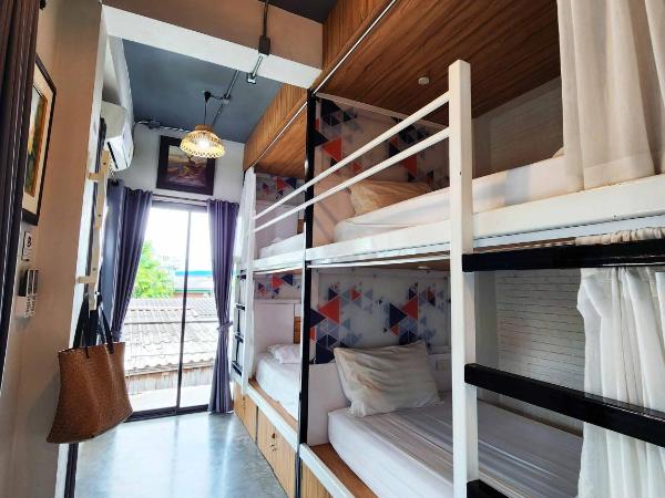 Baan Mai Kradan Hostel Chiang Rai : photo 2 de la chambre lit dans dortoir pour femmes de 6 lits