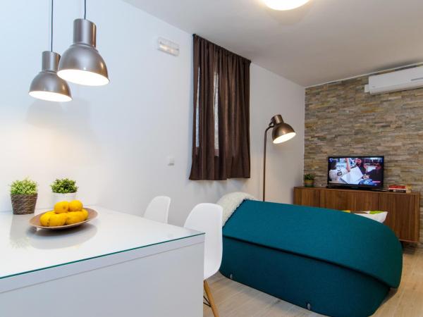 Apartments & Rooms Tiramola - Old Town : photo 8 de la chambre appartement en duplex