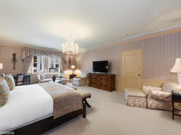 The Sherry Netherland : photo 1 de la chambre chambre lit king-size - vue sur ville - accessible aux personnes à mobilité réduite