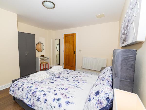 Nice Room Close to City231 : photo 4 de la chambre chambre double avec salle de bains commune