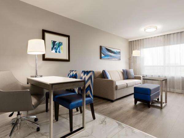 Embassy Suites By Hilton Toronto Airport : photo 2 de la chambre suite lit king-size 2 chambres