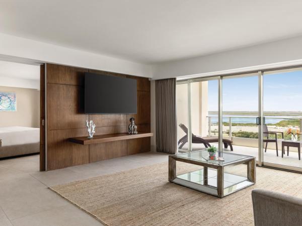 Seadust Cancun Family Resort - All Inclusive : photo 4 de la chambre suite supérieure lit king-size