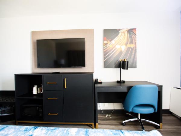 La Quinta by Wyndham Dallas I-35 Walnut Hill Ln : photo 5 de la chambre suite 1 chambre avec 2 lits queen-size - non-fumeurs