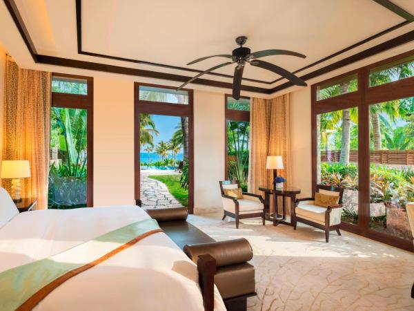 The St. Regis Sanya Yalong Bay Resort : photo 7 de la chambre seaside villa, 1 bedroom villa, king, seafront, pool access ( stay 2 nights or more: sanya airport pick up and drop off service once)