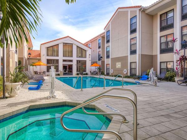 Hampton Inn & Suites Orlando-East UCF : photo 2 de la chambre chambre lit king-size - accessible aux personnes à mobilité réduite - non-fumeurs