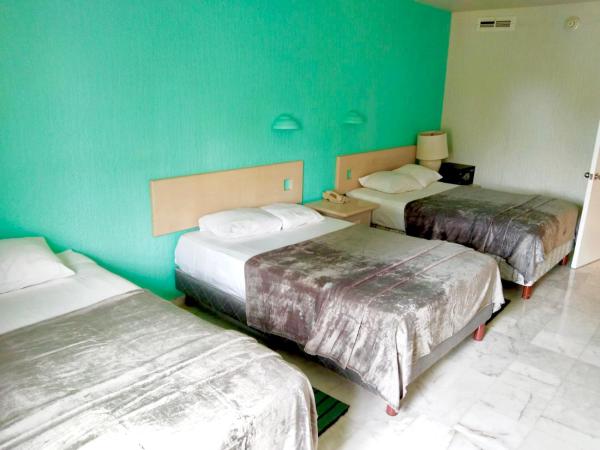 Condo in Ocean Front Resort : photo 3 de la chambre appartement - vue sur jardin