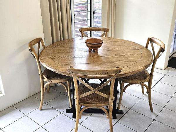 Mango Tree Holiday Apartments : photo 2 de la chambre appartement avec balcon