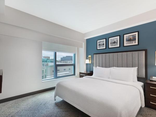 Residence Inn by Marriott Boston Back Bay/Fenway : photo 6 de la chambre suite 1 chambre lit king-size avec canapé-lit