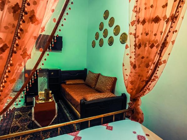 Ryad Zahrat Fes : photo 4 de la chambre chambre double avec salle de bains privative