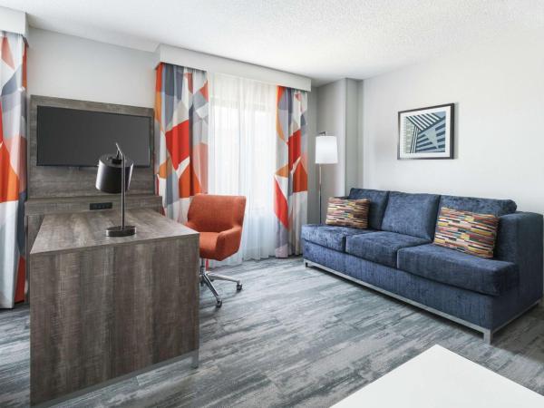 Hampton Inn & Suites Tampa Ybor City Downtown : photo 2 de la chambre suite studio lit king-size avec canapé-lit – non-fumeurs