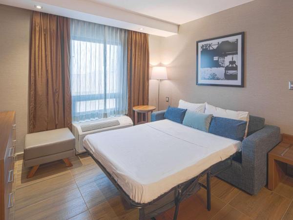 Hampton by Hilton Monterrey Galerias Obispado : photo 3 de la chambre suite 1 chambre lit king-size - non-fumeurs