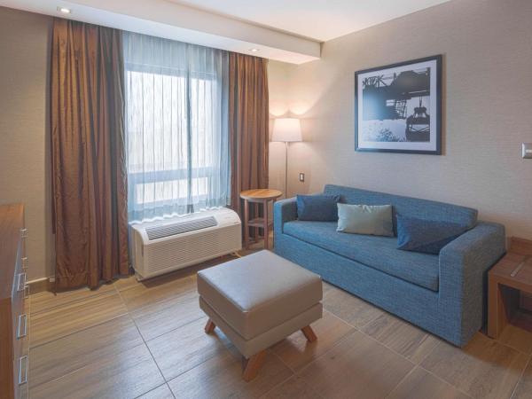 Hampton by Hilton Monterrey Galerias Obispado : photo 2 de la chambre suite 1 chambre lit king-size - non-fumeurs