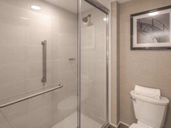 Hampton by Hilton Monterrey Galerias Obispado : photo 4 de la chambre chambre lit king-size pour personnes à mobilité réduite - non-fumeurs