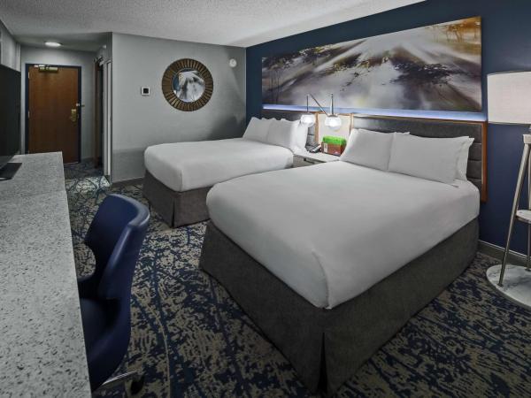 DoubleTree by Hilton Hotel Denver : photo 1 de la chambre chambre double avec 2 lits doubles et balcon
