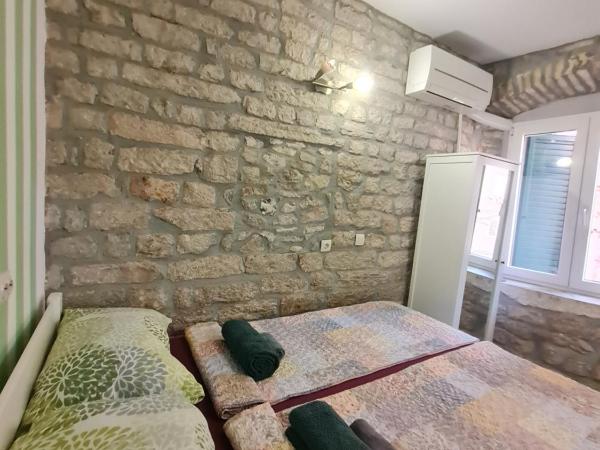 Rooms & Studio Apartments Šibenik : photo 4 de la chambre chambre double