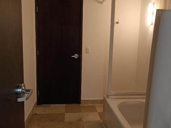 La Quinta by Wyndham Puebla Palmas Angelopolis : photo 7 de la chambre governor king suite with two double beds and city/mountain view - non-smoking