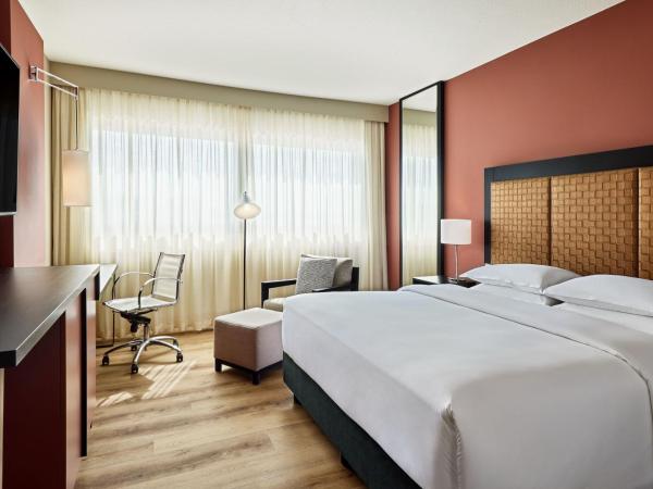 Sheraton Frankfurt Airport Hotel & Conference Center : photo 3 de la chambre chambre lit king-size standard