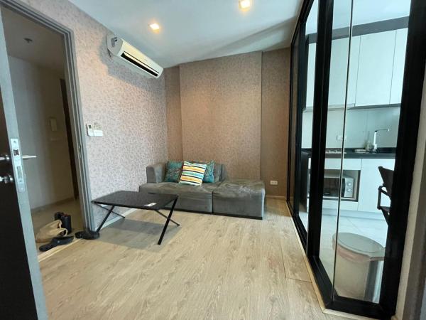 The Base Central Pattaya by Adam : photo 6 de la chambre studio avec balcon 