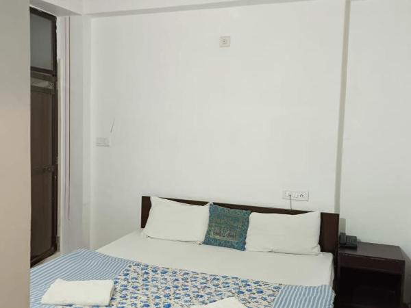 The Royal Lake View Villa : photo 1 de la chambre chambre double Économique