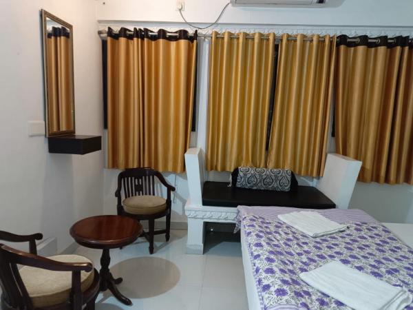 The Royal Lake View Villa : photo 2 de la chambre chambre familiale