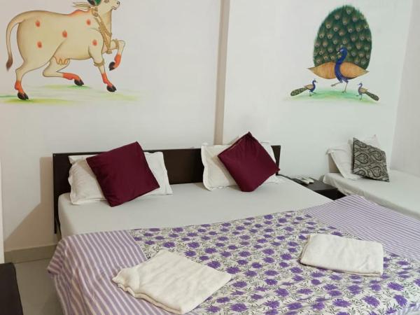 The Royal Lake View Villa : photo 4 de la chambre chambre familiale