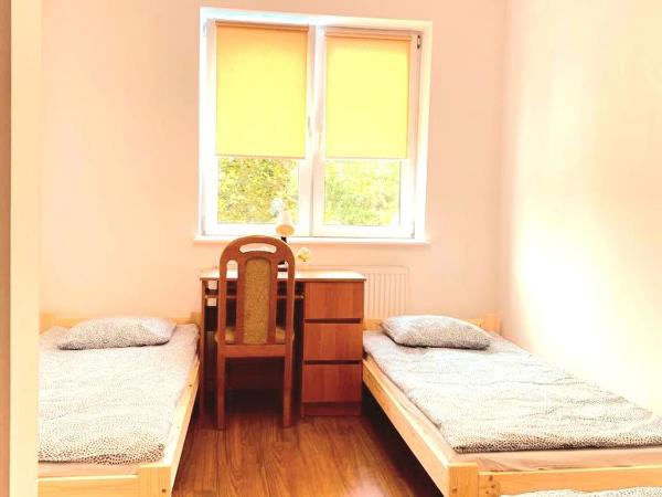 Hostel Warszawa Ursynów : photo 9 de la chambre chambre triple basique avec salle de bains commune