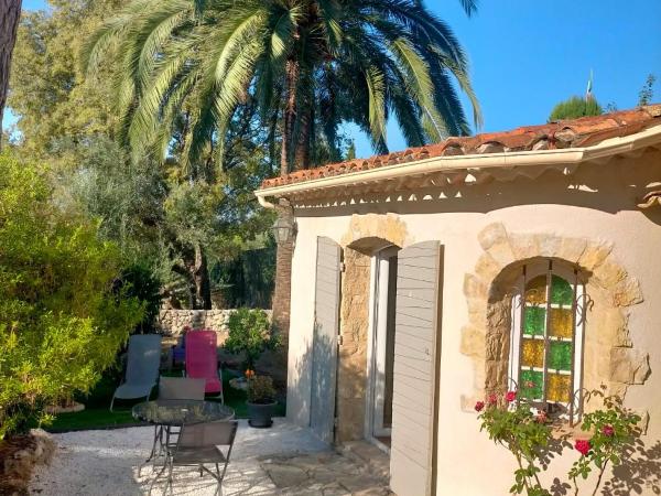 Chambre dans Mas de charme : photo 2 de la chambre chambre double - vue sur jardin