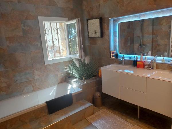 Chambre dans Mas de charme : photo 3 de la chambre chambre double - vue sur jardin