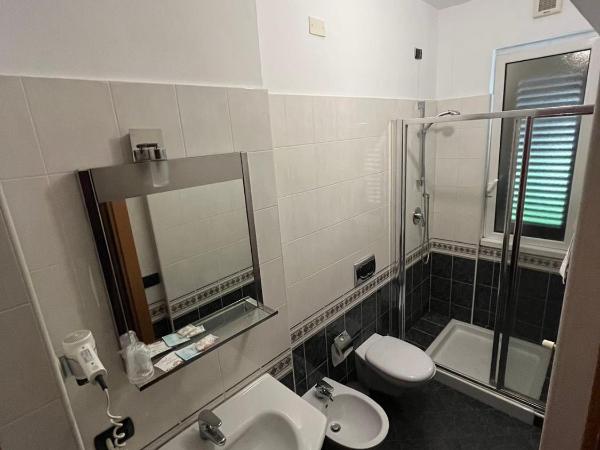 Hotel Parma : photo 3 de la chambre chambre lits jumeaux