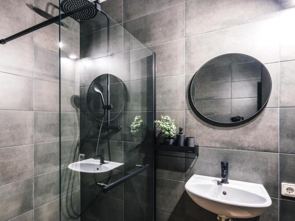 Villa Gall : photo 8 de la chambre chambre triple avec balcon