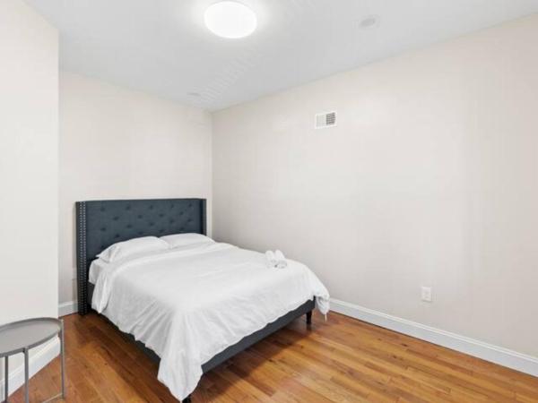 Newly Renovated Guest Rooms near Transportation : photo 2 de la chambre chambre double standard