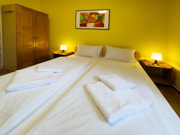 Írisz Panzió : photo 7 de la chambre chambre familiale