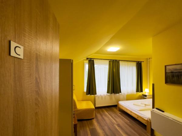 Írisz Panzió : photo 8 de la chambre chambre familiale