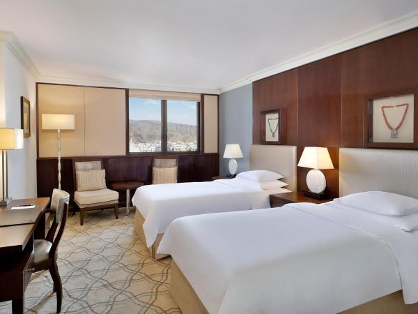 Sheraton Oman Hotel : photo 1 de la chambre chambre club avec accès au salon club