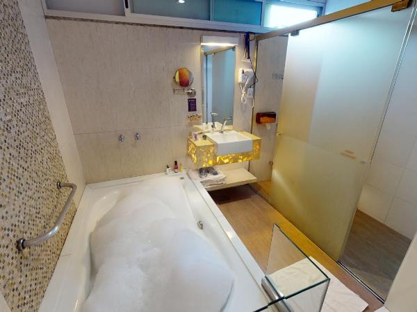 Motel DUBAI BH : photo 5 de la chambre suite avec baignoire spa