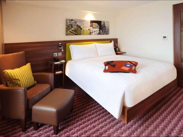 Hampton by Hilton Birmingham Broad Street : photo 1 de la chambre chambre lit queen-size 