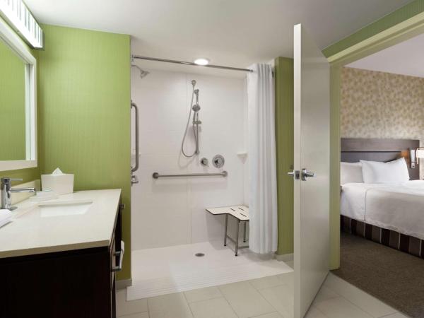 Home2 Suites By Hilton Savannah Airport : photo 1 de la chambre king suite with roll-in shower - non smoking